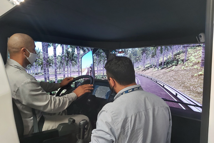Treinamentos em simuladores contribuem para uma direção mais segura